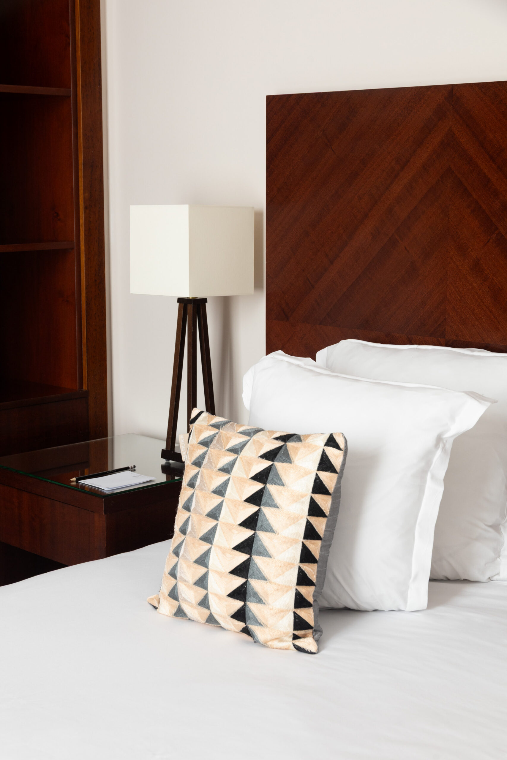 oreiller lit hotel juana scaled